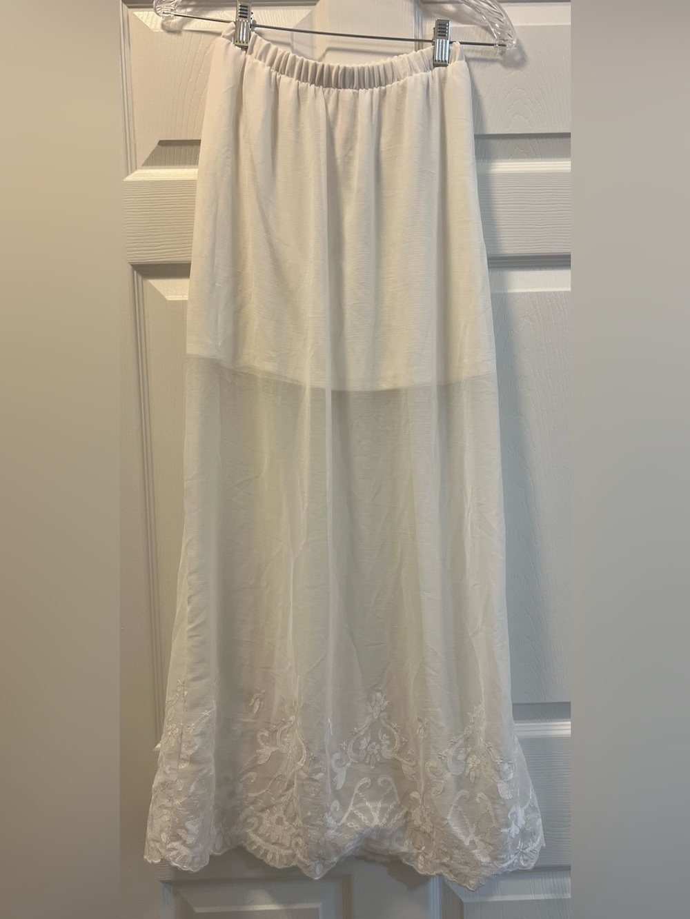 Candie's White Lace-Hem Maxi Skirt, Size XS.